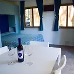 פארק נופש Le Esperidi Ecoresort מרינה די ביבונה