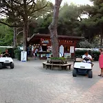 Le Esperidi Ecoresort פארק נופש מרינה די ביבונה