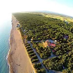 Le Esperidi Ecoresort פארק נופש 2*