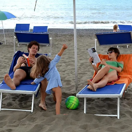 Le Esperidi Ecoresort Semesterpark Marina Di Bibbona